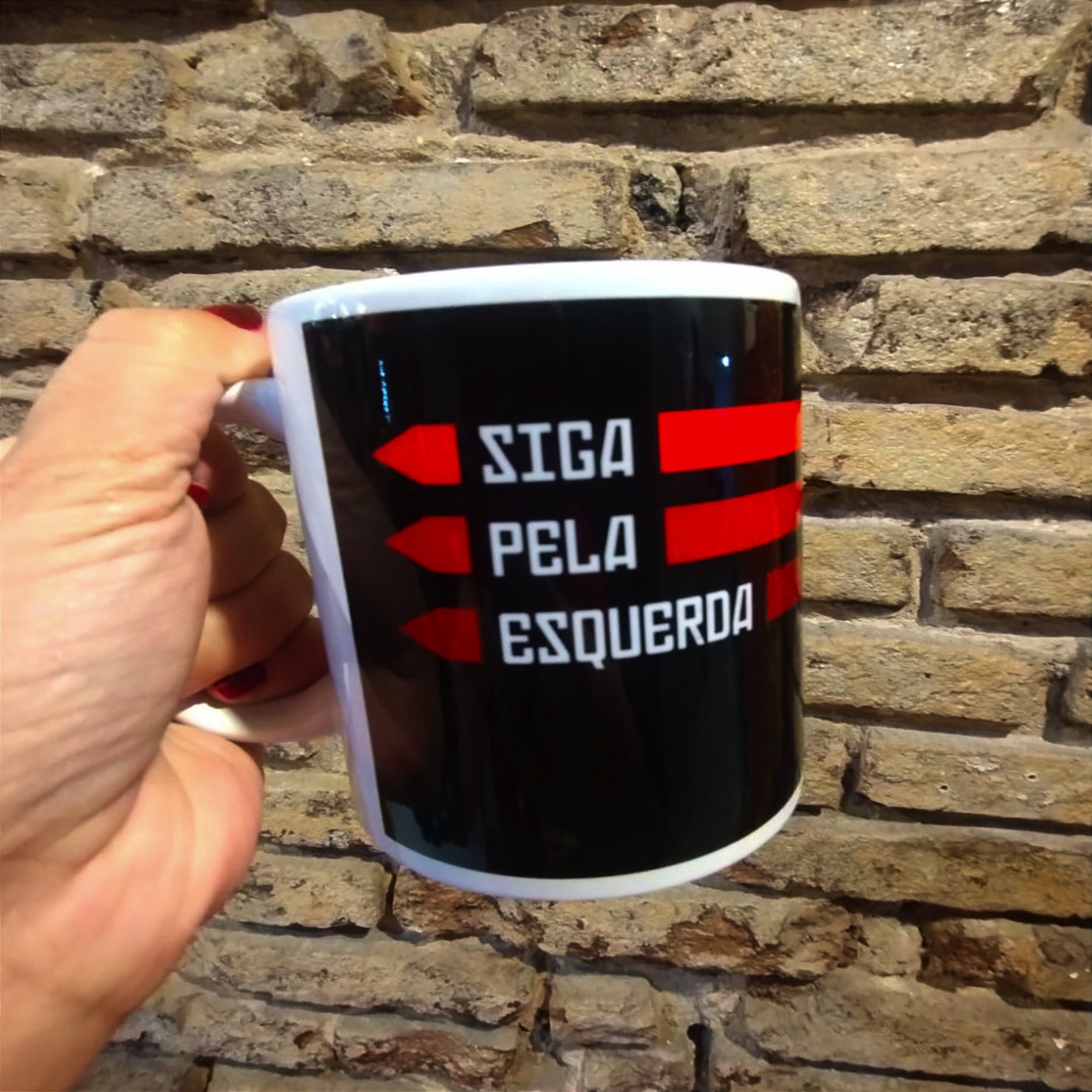 Caneca Siga Pela Esquerda