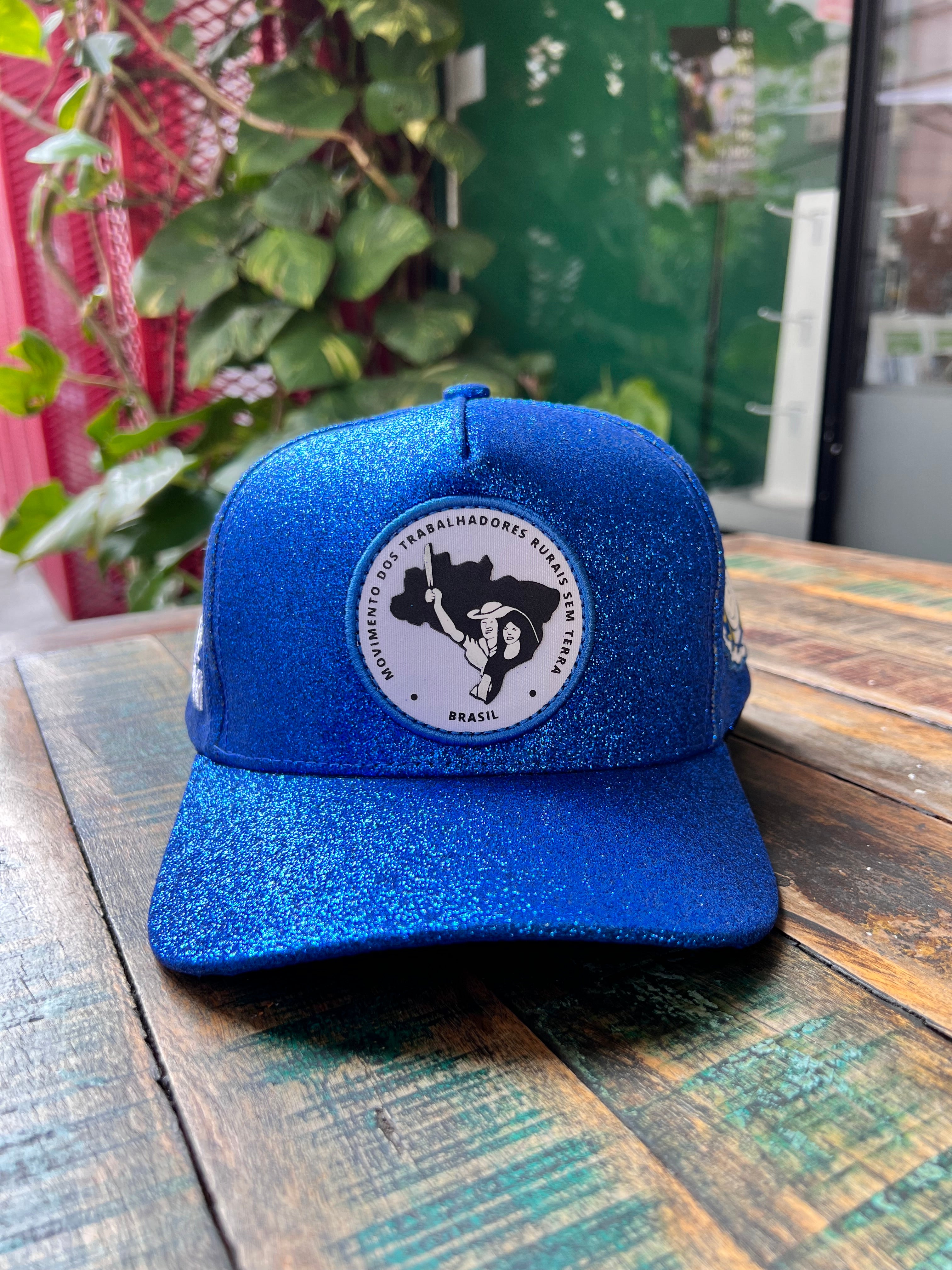 Boné MST Carnaval 2026 Azul com Glitter: MST e Acadêmicos do Tatuapé