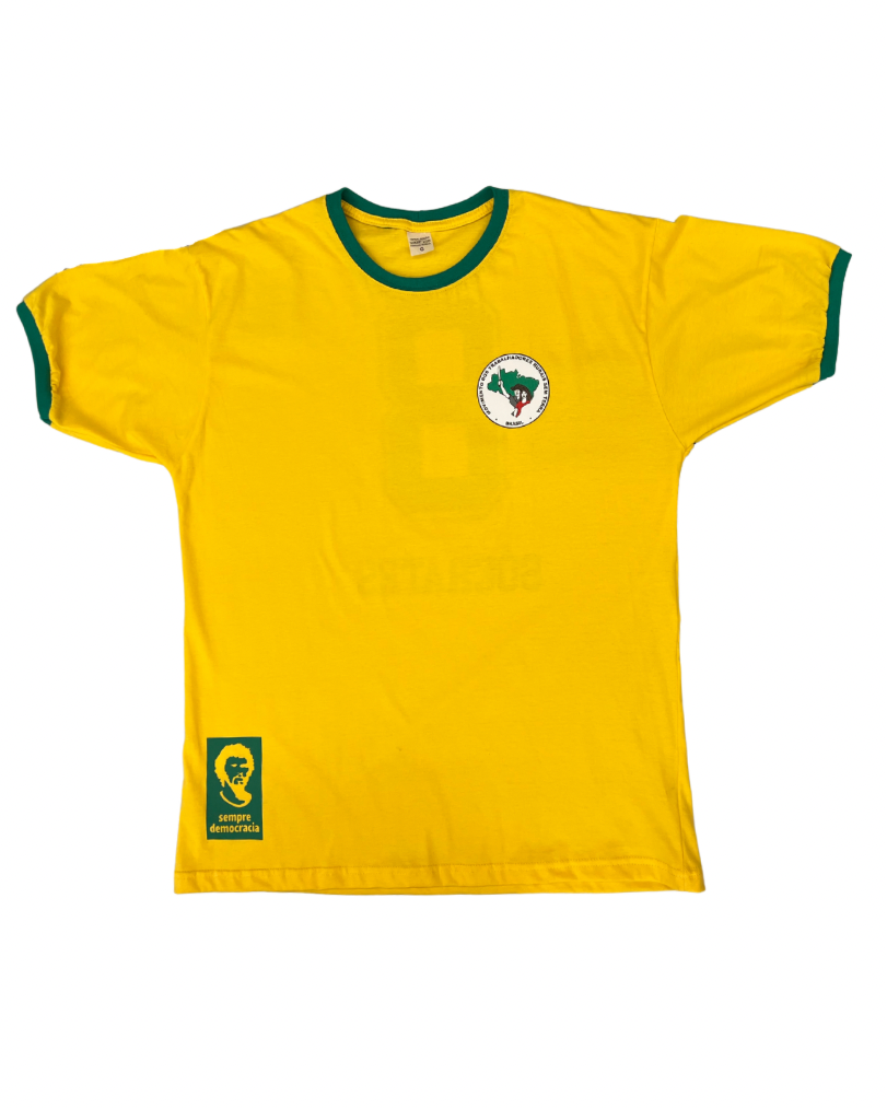 Camiseta Brasil: MST e Sócrates